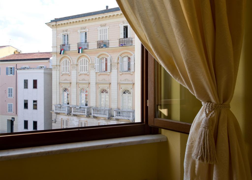 Piazza Azuni 18 Guest House Sassari Quarto foto